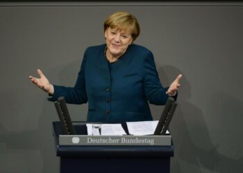 Liittokansleri Angela Merkel puhumassa liittopäivillä viime keskiviikkona.