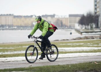 Arki- ja työmatkojen liikkuminen jalkaisin tai pyörällä on lämpimästi suositeltava tapa lisätä päivittäistä liikkumista.
