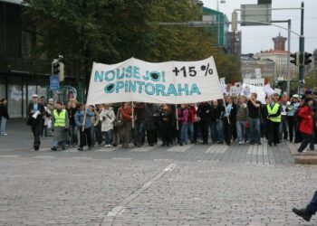 Opiskelijoiden mielenosoitus vaati viitisen vuotta sitten opintorahaan 15 prosentin korotusta. Nyt uusien opiskelijoiden opintoraha nousee 11 prosentilla.