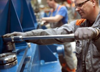 Teollisuusyritykset odottavat hieman aiempaa enemmän uusia tilauksia. Kuva on Wärtsilä Finlandin Vaasan-tuotantolaitoksesta.