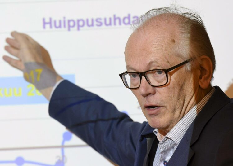 Elinkeinoelämän keskusliiton johtaja Jussi Mustonen EK:n suhdannebarometrin julkistamistilaisuudessa maanantaina