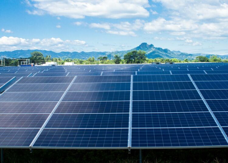 La Pazin aurinkovoimalaitos on maan ensimmäinen laatuaan ja yksi Keski-Amerikan suurimmista. Aurinkopaneeleja on 320 000. Bitcoinien louhintaan tarvittava sähkö olisi louhijoille edullisinta, jos nämä rakentaisivat omat aurinkovoimalansa – valtakunnan verkosta ostettuna hinta olisi moninkertainen kilpailijamaihin verrattuna.