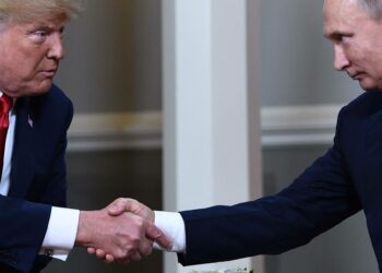 Donald Trump on kristallinkirkkaasti osoittanut ideologisen samankaltaisuutensa Vladimir Putinin kanssa. Kuvassa he kättelevät Helsingissä vuonna 2018.