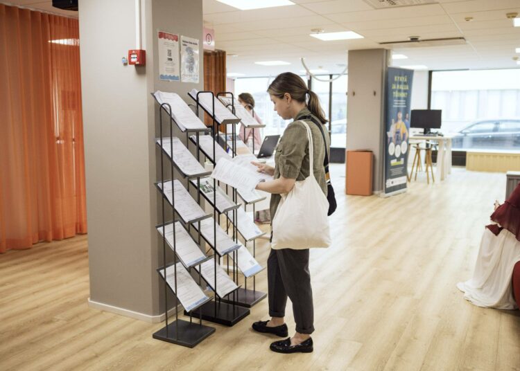 Työttömyysturvaa kiristetään taas vähän lisää.